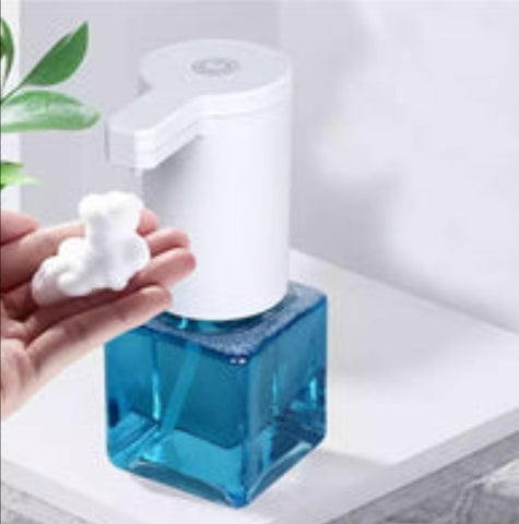 Dozer za sapun sa senzorom tecni sapun pretvara u penu